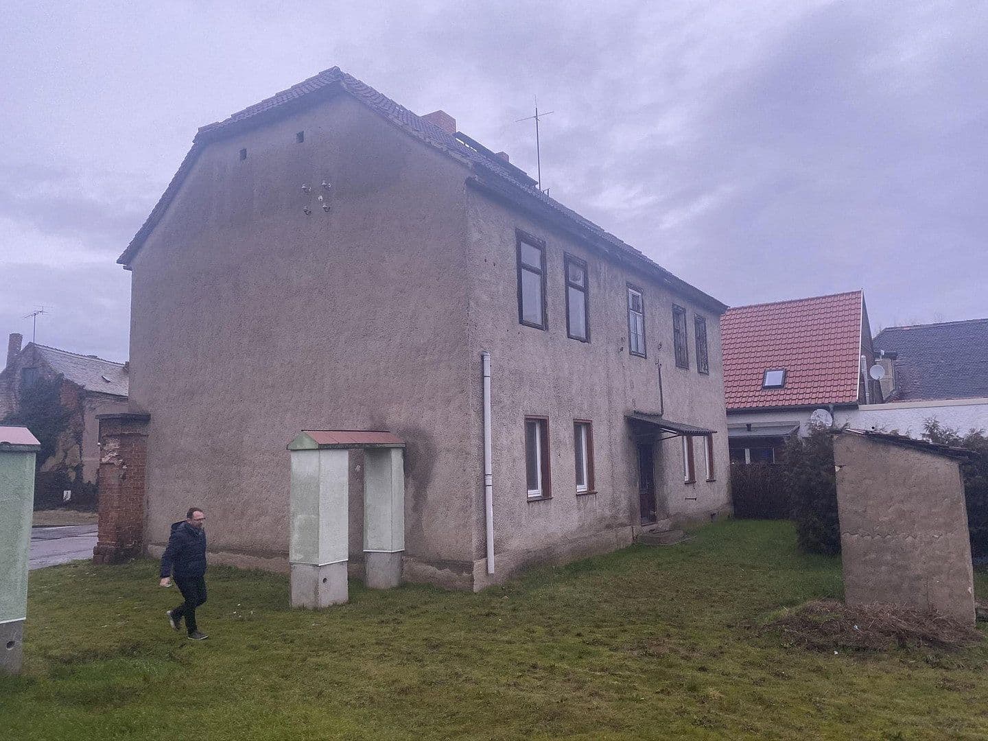 Prodej domu 320 m², pozemek 672 m², Ernst-Thälmann-Straße -13, Wettin-Löbejün, Sasko-Anhaltsko Prodej domu 320 m², pozemek 672 m², Ernst-Thälmann-Straße -13, Wettin-Löbejün, Sasko-Anhaltsko