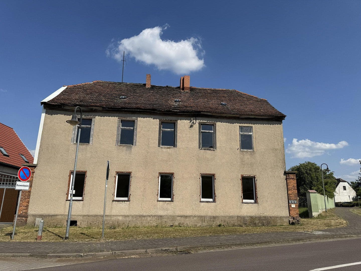 Prodej domu 320 m², pozemek 672 m², Ernst-Thälmann-Straße -13, Wettin-Löbejün, Sasko-Anhaltsko Prodej domu 320 m², pozemek 672 m², Ernst-Thälmann-Straße -13, Wettin-Löbejün, Sasko-Anhaltsko