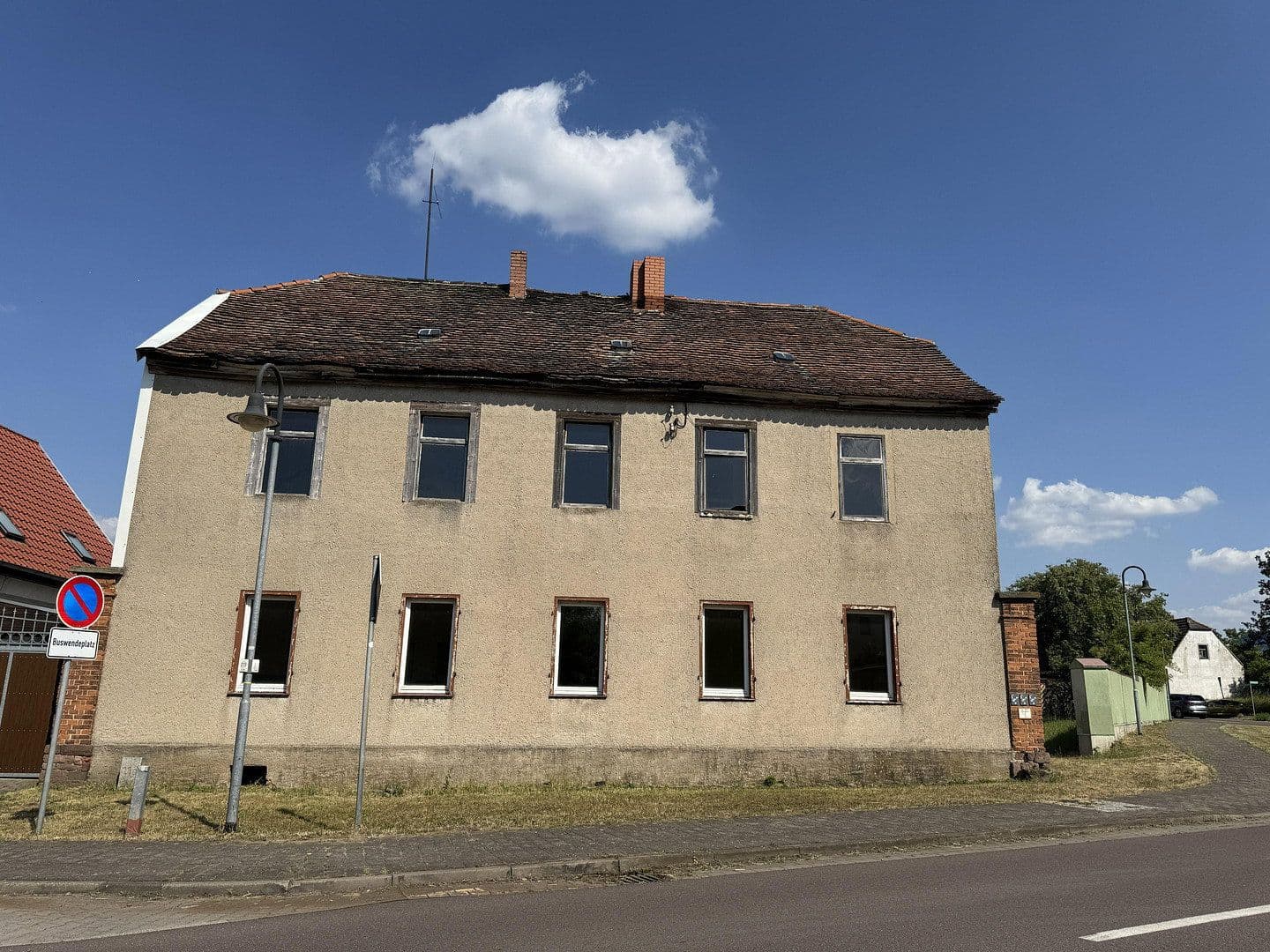 Prodej domu 320 m², pozemek 672 m², Ernst-Thälmann-Straße -13, Wettin-Löbejün, Sasko-Anhaltsko Prodej domu 320 m², pozemek 672 m², Ernst-Thälmann-Straße -13, Wettin-Löbejün, Sasko-Anhaltsko