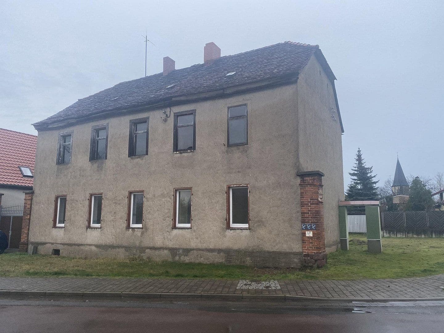 Prodej domu 320 m², pozemek 672 m², Ernst-Thälmann-Straße -13, Wettin-Löbejün, Sasko-Anhaltsko Prodej domu 320 m², pozemek 672 m², Ernst-Thälmann-Straße -13, Wettin-Löbejün, Sasko-Anhaltsko