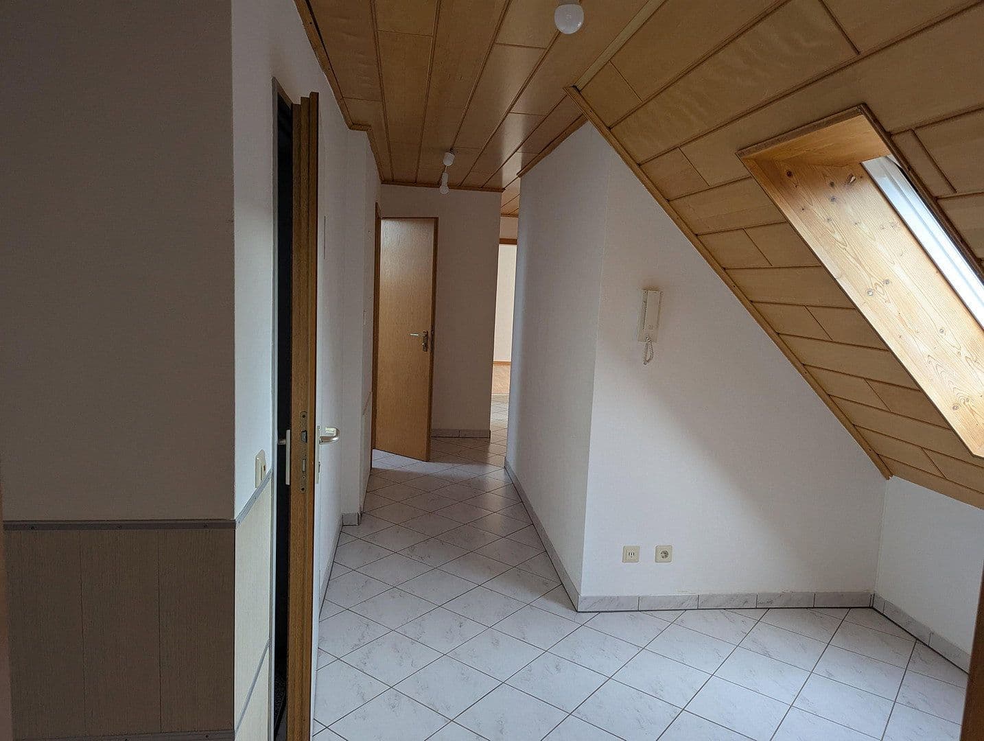 Pronájem bytu 3+kk 101 m², Remchingen, Bádensko-Württembersko Pronájem bytu 3+kk 101 m², Remchingen, Bádensko-Württembersko