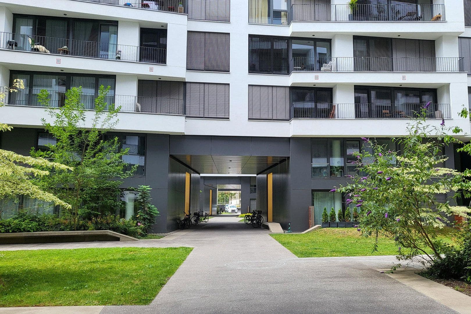 Prodej bytu 3+1 112 m², Chausseestraße 37, Top-Lage im Herzen von Berlin-Mitte, Berlín Prodej bytu 3+1 112 m², Chausseestraße 37, Top-Lage im Herzen von Berlin-Mitte, Berlín