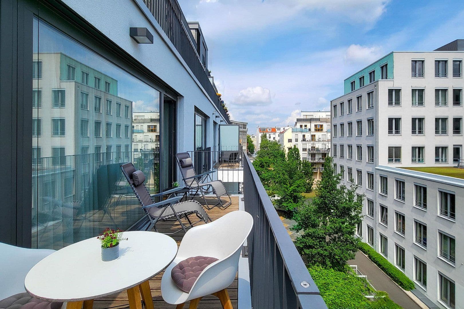 Prodej bytu 3+1 112 m², Chausseestraße 37, Top-Lage im Herzen von Berlin-Mitte, Berlín Prodej bytu 3+1 112 m², Chausseestraße 37, Top-Lage im Herzen von Berlin-Mitte, Berlín