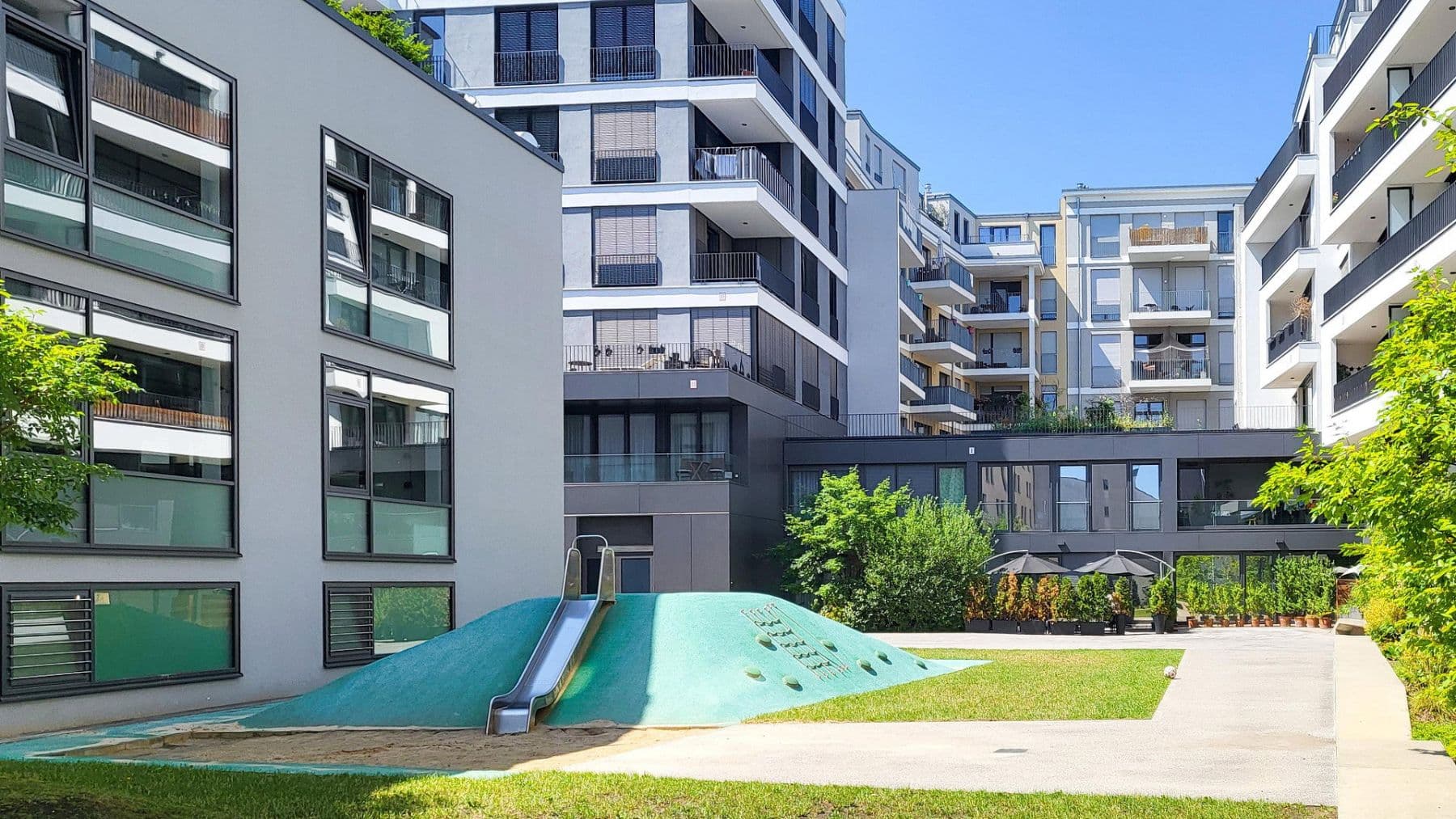 Prodej bytu 3+1 112 m², Chausseestraße 37, Top-Lage im Herzen von Berlin-Mitte, Berlín Prodej bytu 3+1 112 m², Chausseestraße 37, Top-Lage im Herzen von Berlin-Mitte, Berlín