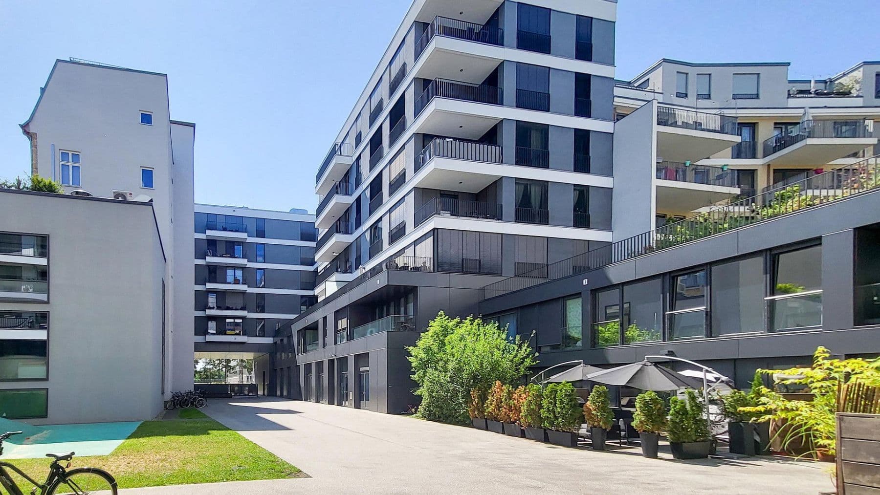 Prodej bytu 3+1 112 m², Chausseestraße 37, Top-Lage im Herzen von Berlin-Mitte, Berlín Prodej bytu 3+1 112 m², Chausseestraße 37, Top-Lage im Herzen von Berlin-Mitte, Berlín