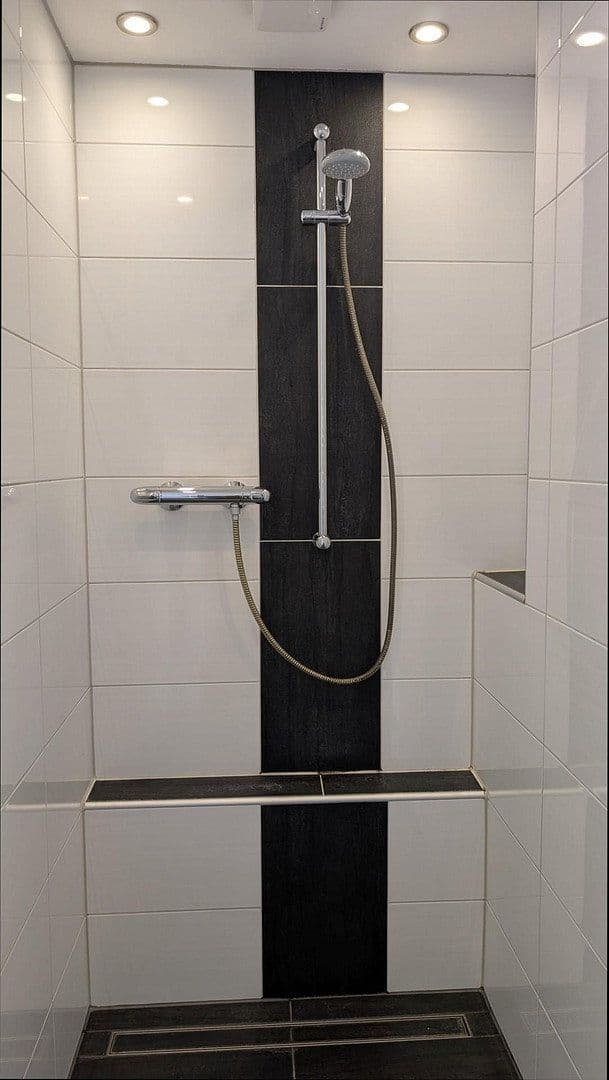 Prodej bytu 3+1 94 m², Oberhausen, Severní Porýní-Vestfálsko Prodej bytu 3+1 94 m², Oberhausen, Severní Porýní-Vestfálsko