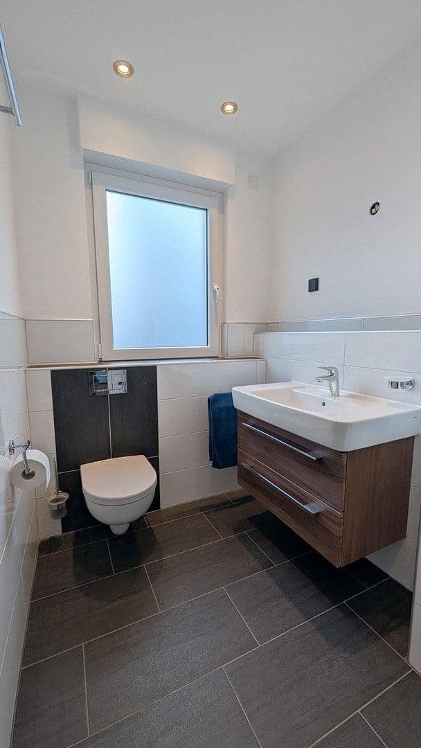 Prodej bytu 3+1 94 m², Oberhausen, Severní Porýní-Vestfálsko Prodej bytu 3+1 94 m², Oberhausen, Severní Porýní-Vestfálsko