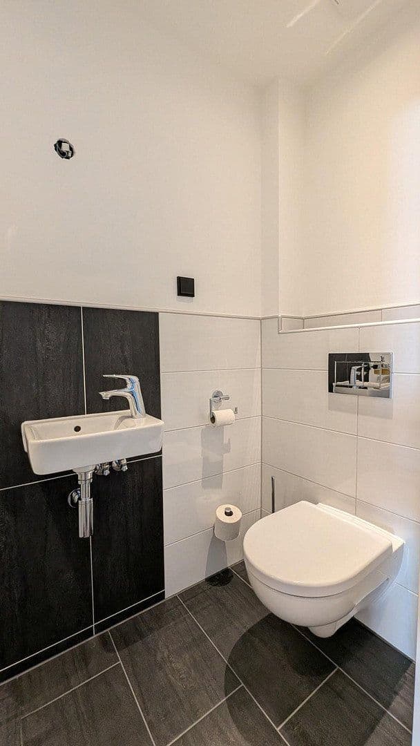 Prodej bytu 3+1 94 m², Oberhausen, Severní Porýní-Vestfálsko Prodej bytu 3+1 94 m², Oberhausen, Severní Porýní-Vestfálsko