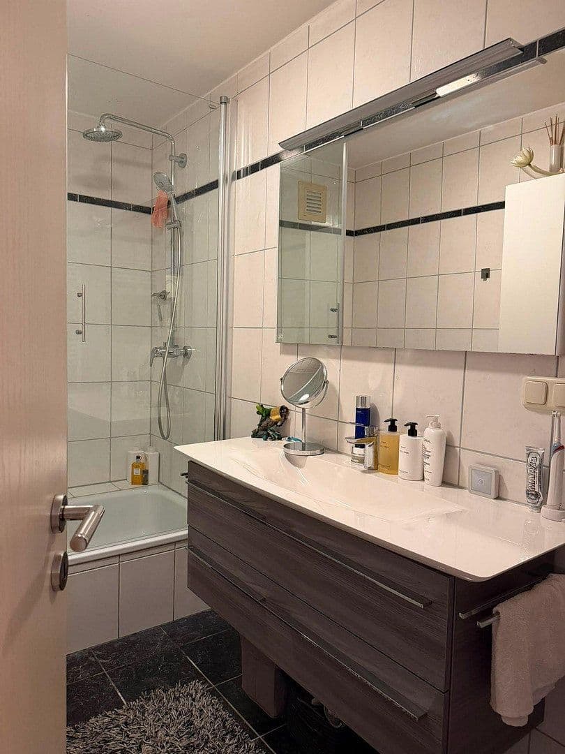 Pronájem bytu 3+1 73 m², Rathelbeckstr, Düsseldorf, Severní Porýní-Vestfálsko Pronájem bytu 3+1 73 m², Rathelbeckstr, Düsseldorf, Severní Porýní-Vestfálsko
