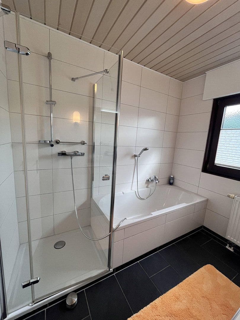 Pronájem bytu 4+1 104 m², Weinheim, Bádensko-Württembersko Pronájem bytu 4+1 104 m², Weinheim, Bádensko-Württembersko