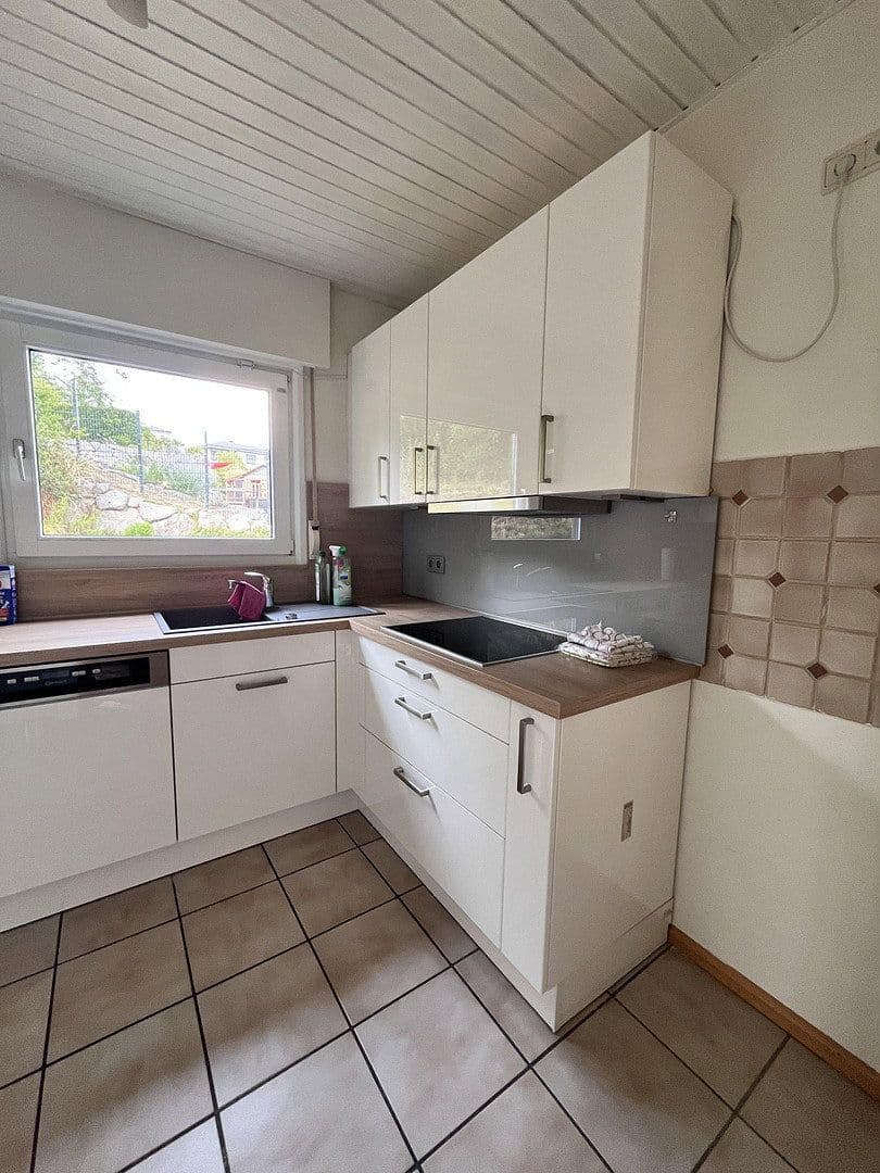 Pronájem bytu 4+1 104 m², Weinheim, Bádensko-Württembersko Pronájem bytu 4+1 104 m², Weinheim, Bádensko-Württembersko