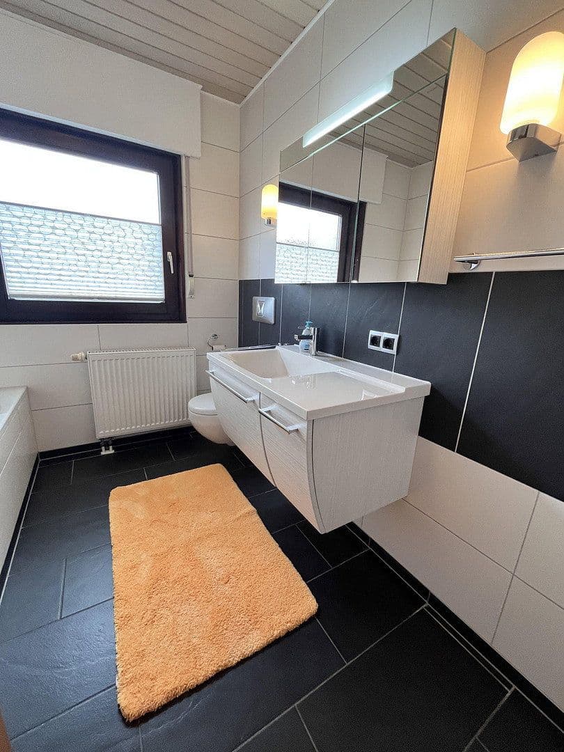 Pronájem bytu 4+1 104 m², Weinheim, Bádensko-Württembersko Pronájem bytu 4+1 104 m², Weinheim, Bádensko-Württembersko