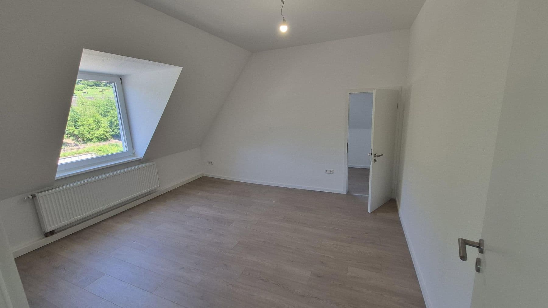 Pronájem bytu 4+1 113 m², Gummersbach, Severní Porýní-Vestfálsko Pronájem bytu 4+1 113 m², Gummersbach, Severní Porýní-Vestfálsko