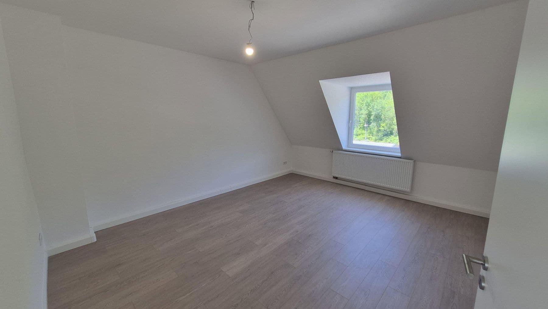 Pronájem bytu 4+1 113 m², Gummersbach, Severní Porýní-Vestfálsko Pronájem bytu 4+1 113 m², Gummersbach, Severní Porýní-Vestfálsko