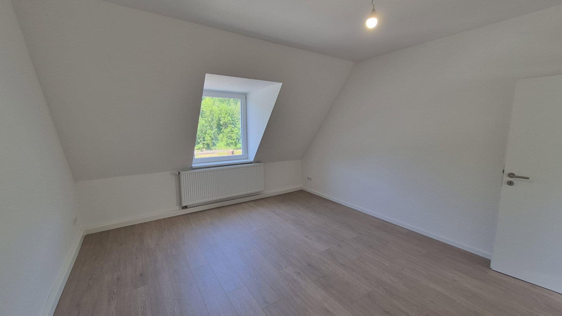 Pronájem bytu 4+1 113 m², Gummersbach, Severní Porýní-Vestfálsko Pronájem bytu 4+1 113 m², Gummersbach, Severní Porýní-Vestfálsko