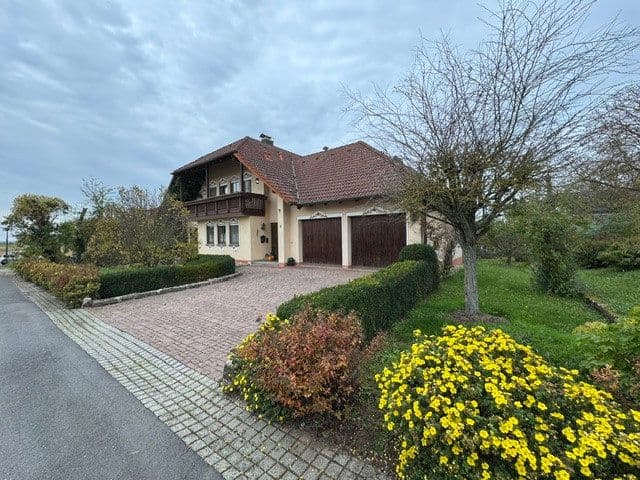 Prodej domu 266 m², pozemek 734 m², Grünsfeld, Bádensko-Württembersko Prodej domu 266 m², pozemek 734 m², Grünsfeld, Bádensko-Württembersko