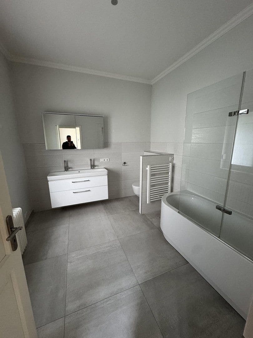 Pronájem bytu 3+1 124 m², Friedrich-Ebert-Str. 91, Hamburg, Hamburg Pronájem bytu 3+1 124 m², Friedrich-Ebert-Str. 91, Hamburg, Hamburg