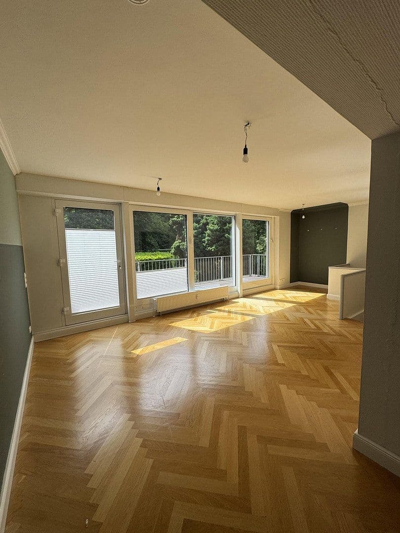Pronájem bytu 3+1 124 m², Friedrich-Ebert-Str. 91, Hamburg, Hamburg Pronájem bytu 3+1 124 m², Friedrich-Ebert-Str. 91, Hamburg, Hamburg