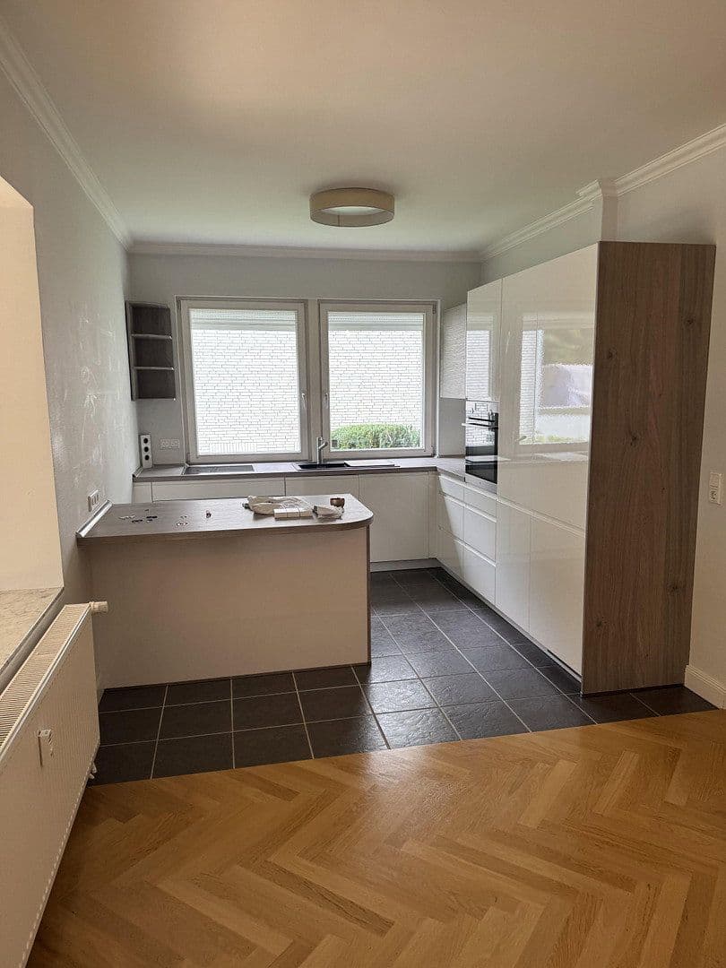 Pronájem bytu 3+1 124 m², Friedrich-Ebert-Str. 91, Hamburg, Hamburg Pronájem bytu 3+1 124 m², Friedrich-Ebert-Str. 91, Hamburg, Hamburg