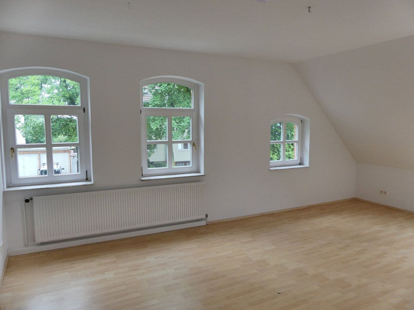 Pronájem bytu 4+1 100 m², Böckerstr.1, Hannover, Dolní Sasko Pronájem bytu 4+1 100 m², Böckerstr.1, Hannover, Dolní Sasko