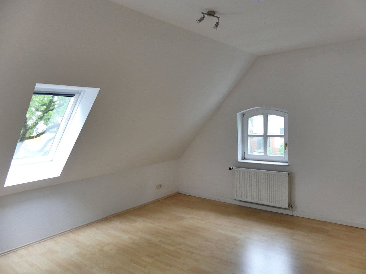 Pronájem bytu 4+1 100 m², Böckerstr.1, Hannover, Dolní Sasko Pronájem bytu 4+1 100 m², Böckerstr.1, Hannover, Dolní Sasko