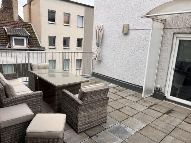 Pronájem bytu 2+1 68 m², Victoriastr. 20, Köln, Severní Porýní-Vestfálsko Pronájem bytu 2+1 68 m², Victoriastr. 20, Köln, Severní Porýní-Vestfálsko
