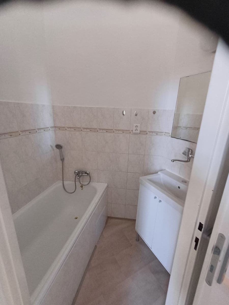 Pronájem bytu 2+kk 37 m², Madridská, Praha, Praha Pronájem bytu 2+kk 37 m², Madridská, Praha, Praha