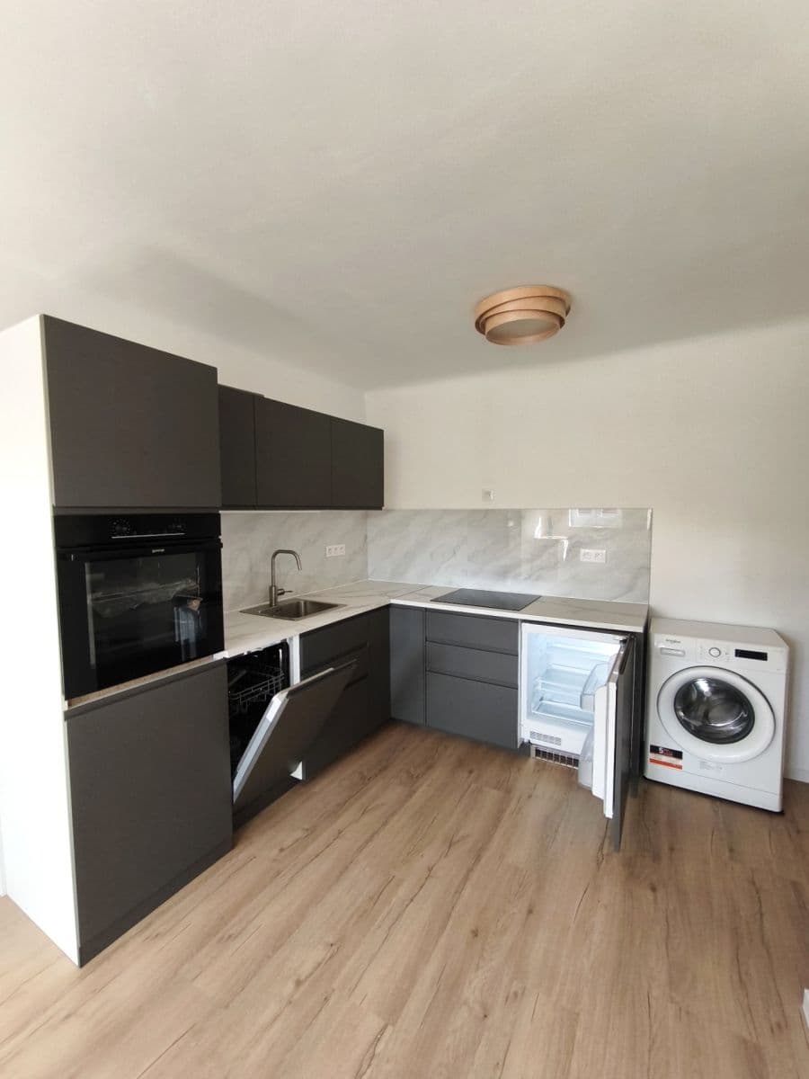 Pronájem bytu 1+kk 25 m², Jičínská, Praha, Praha Pronájem bytu 1+kk 25 m², Jičínská, Praha, Praha