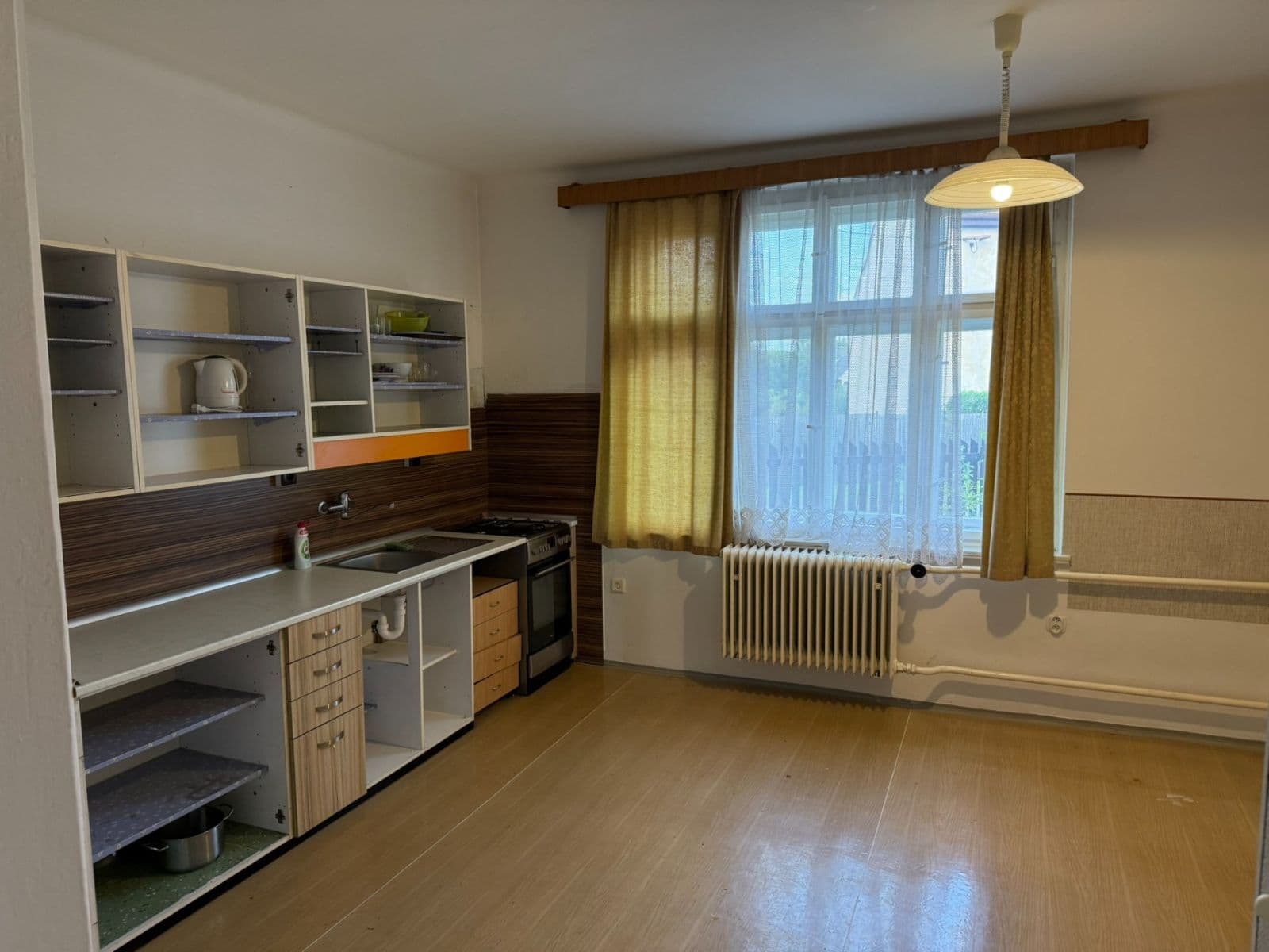 Pronájem domu 200 m², pozemek 1.200 m², Topolská, Černošice, Středočeský kraj Pronájem domu 200 m², pozemek 1.200 m², Topolská, Černošice, Středočeský kraj