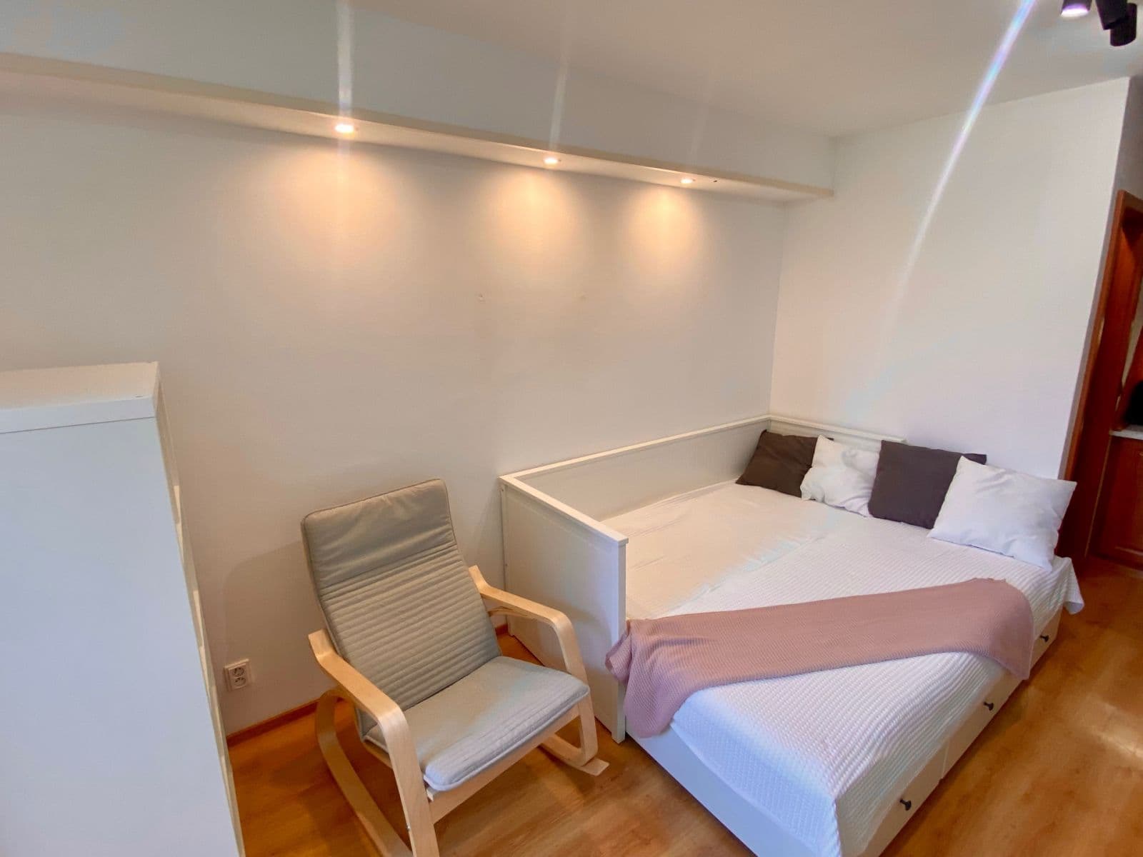 Pronájem bytu 1+kk 22 m², Kuželova, Praha, Praha Pronájem bytu 1+kk 22 m², Kuželova, Praha, Praha