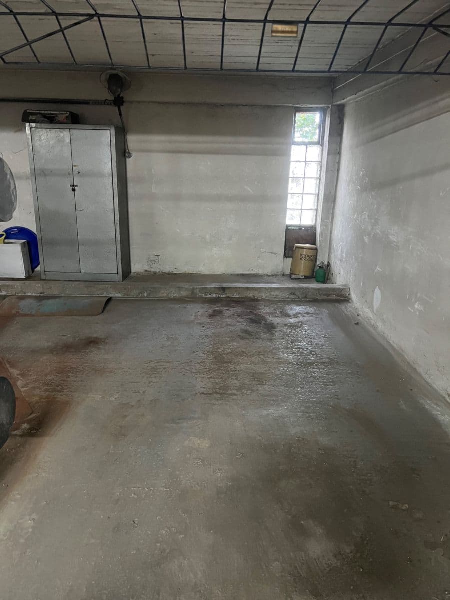 Pronájem garáže 15 m², Jihlavská, Praha, Praha Pronájem garáže 15 m², Jihlavská, Praha, Praha