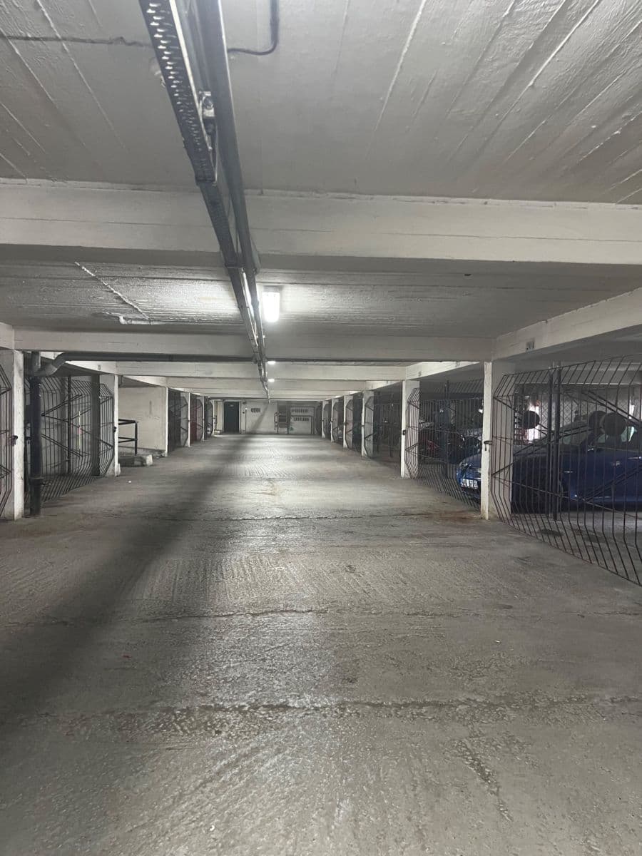 Pronájem garáže 15 m², Jihlavská, Praha, Praha Pronájem garáže 15 m², Jihlavská, Praha, Praha