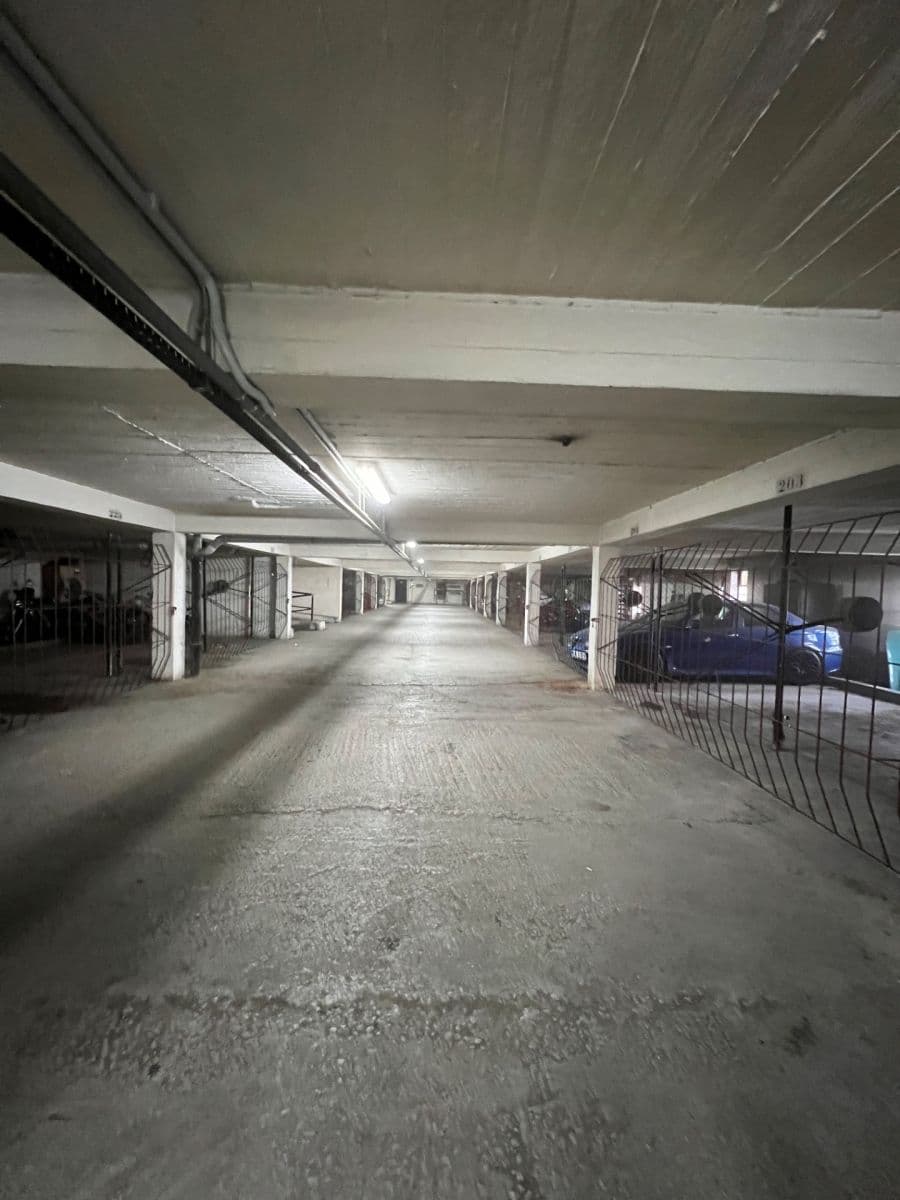 Pronájem garáže 15 m², Jihlavská, Praha, Praha Pronájem garáže 15 m², Jihlavská, Praha, Praha