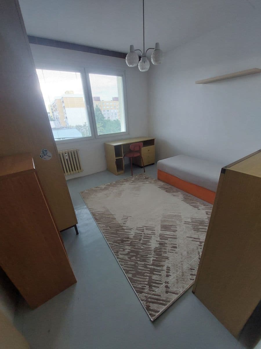 Pronájem bytu 4+1 80 m², Strážnická, Plzeň, Plzeňský kraj Pronájem bytu 4+1 80 m², Strážnická, Plzeň, Plzeňský kraj