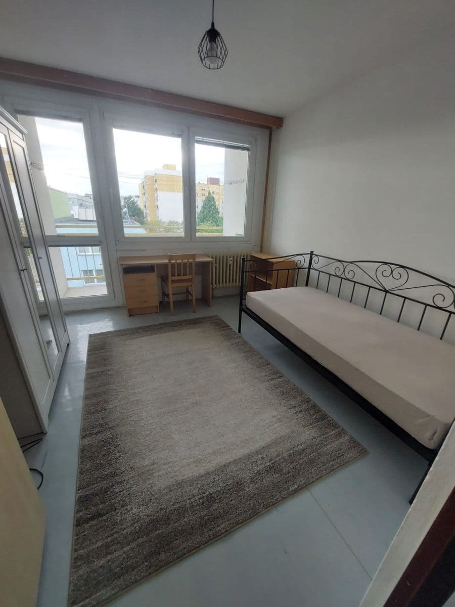 Pronájem bytu 4+1 80 m², Strážnická, Plzeň, Plzeňský kraj Pronájem bytu 4+1 80 m², Strážnická, Plzeň, Plzeňský kraj