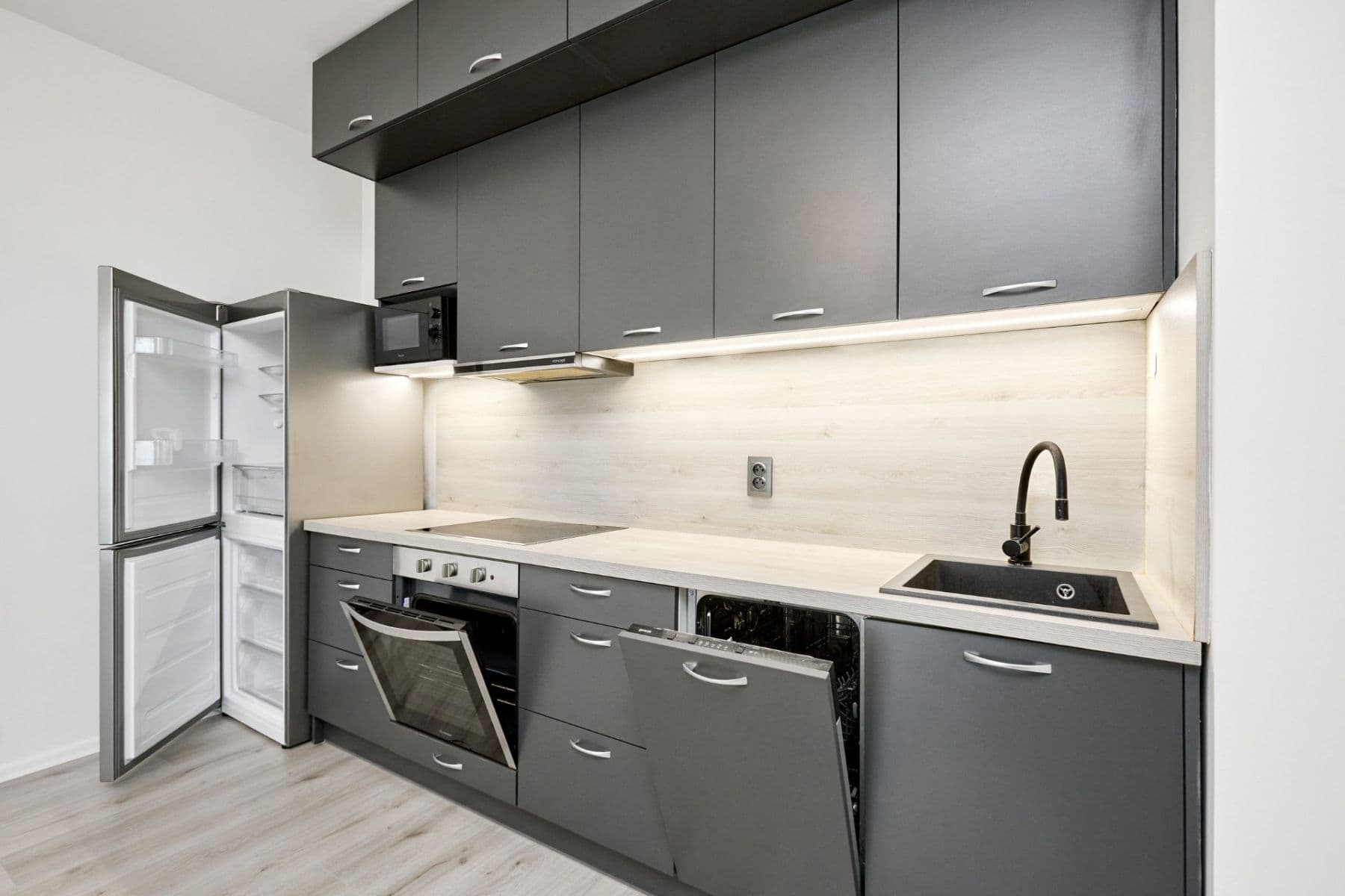 Pronájem bytu 2+kk 41 m², Novovysočanská, Praha, Praha Pronájem bytu 2+kk 41 m², Novovysočanská, Praha, Praha