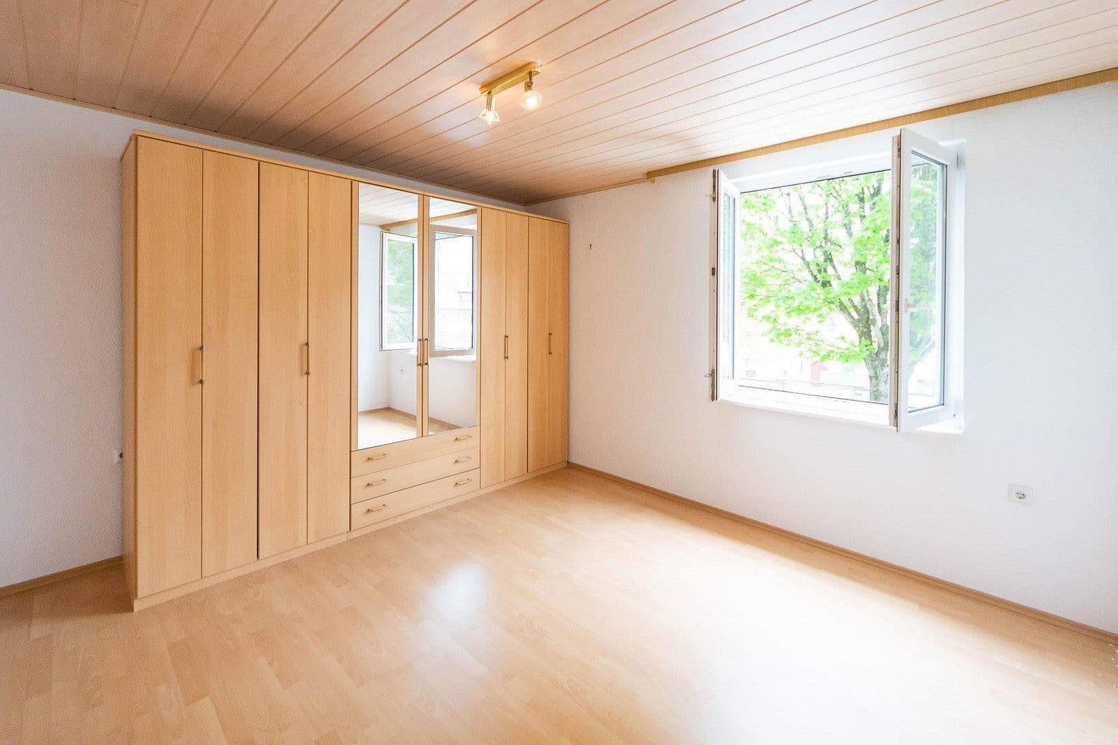 Pronájem bytu 4+1 70 m², Brenkenackerweg 35, Lichtenstein, Bádensko-Württembersko Pronájem bytu 4+1 70 m², Brenkenackerweg 35, Lichtenstein, Bádensko-Württembersko