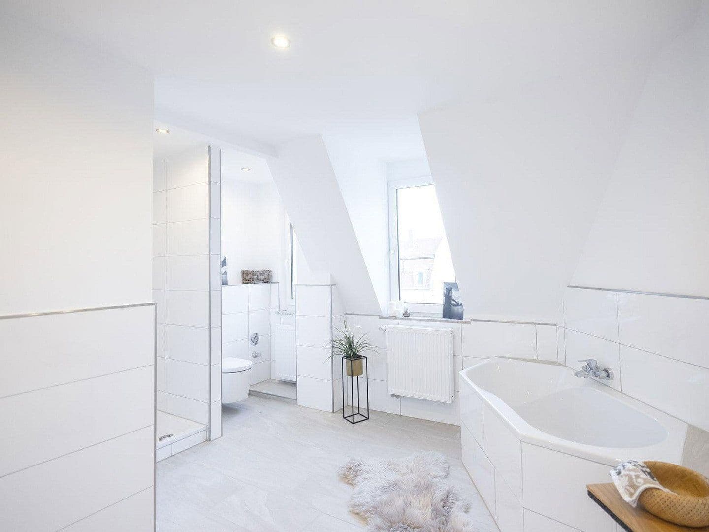 Pronájem bytu 4+1 104 m², Leopoldstrasse 8, Nürnberg, Bavorsko Pronájem bytu 4+1 104 m², Leopoldstrasse 8, Nürnberg, Bavorsko