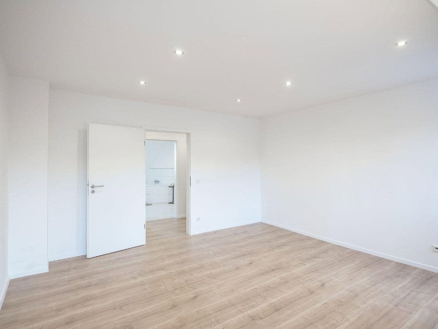 Pronájem bytu 4+1 104 m², Leopoldstrasse 8, Nürnberg, Bavorsko Pronájem bytu 4+1 104 m², Leopoldstrasse 8, Nürnberg, Bavorsko