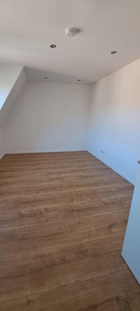 Pronájem bytu 4+1 104 m², Leopoldstrasse 8, Nürnberg, Bavorsko Pronájem bytu 4+1 104 m², Leopoldstrasse 8, Nürnberg, Bavorsko