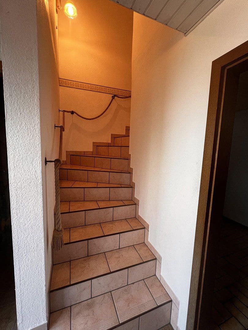 Prodej domu 140 m², pozemek 611 m², Neuenstadt am Kocher, Bádensko-Württembersko Prodej domu 140 m², pozemek 611 m², Neuenstadt am Kocher, Bádensko-Württembersko