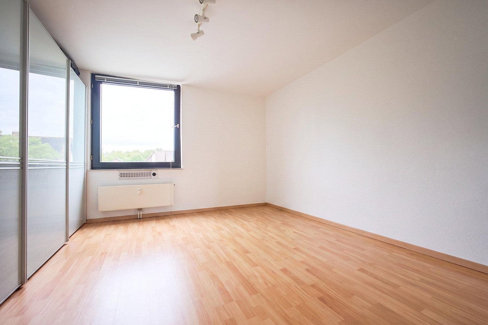 Prodej bytu 3+1 93 m², Düsseldorf, Severní Porýní-Vestfálsko Prodej bytu 3+1 93 m², Düsseldorf, Severní Porýní-Vestfálsko