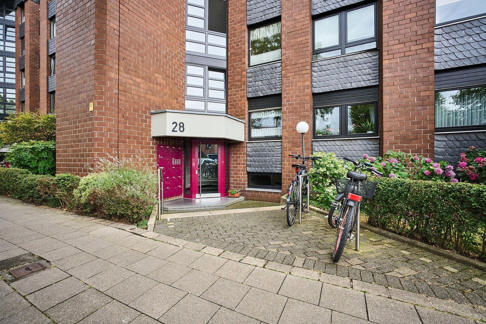 Prodej bytu 3+1 93 m², Düsseldorf, Severní Porýní-Vestfálsko Prodej bytu 3+1 93 m², Düsseldorf, Severní Porýní-Vestfálsko