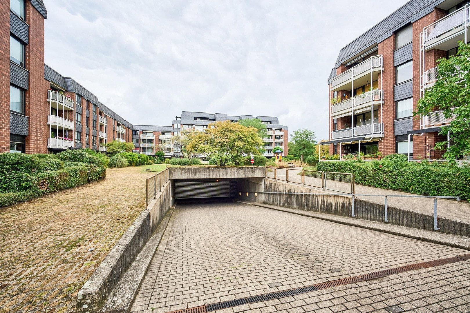 Prodej bytu 3+1 93 m², Düsseldorf, Severní Porýní-Vestfálsko Prodej bytu 3+1 93 m², Düsseldorf, Severní Porýní-Vestfálsko