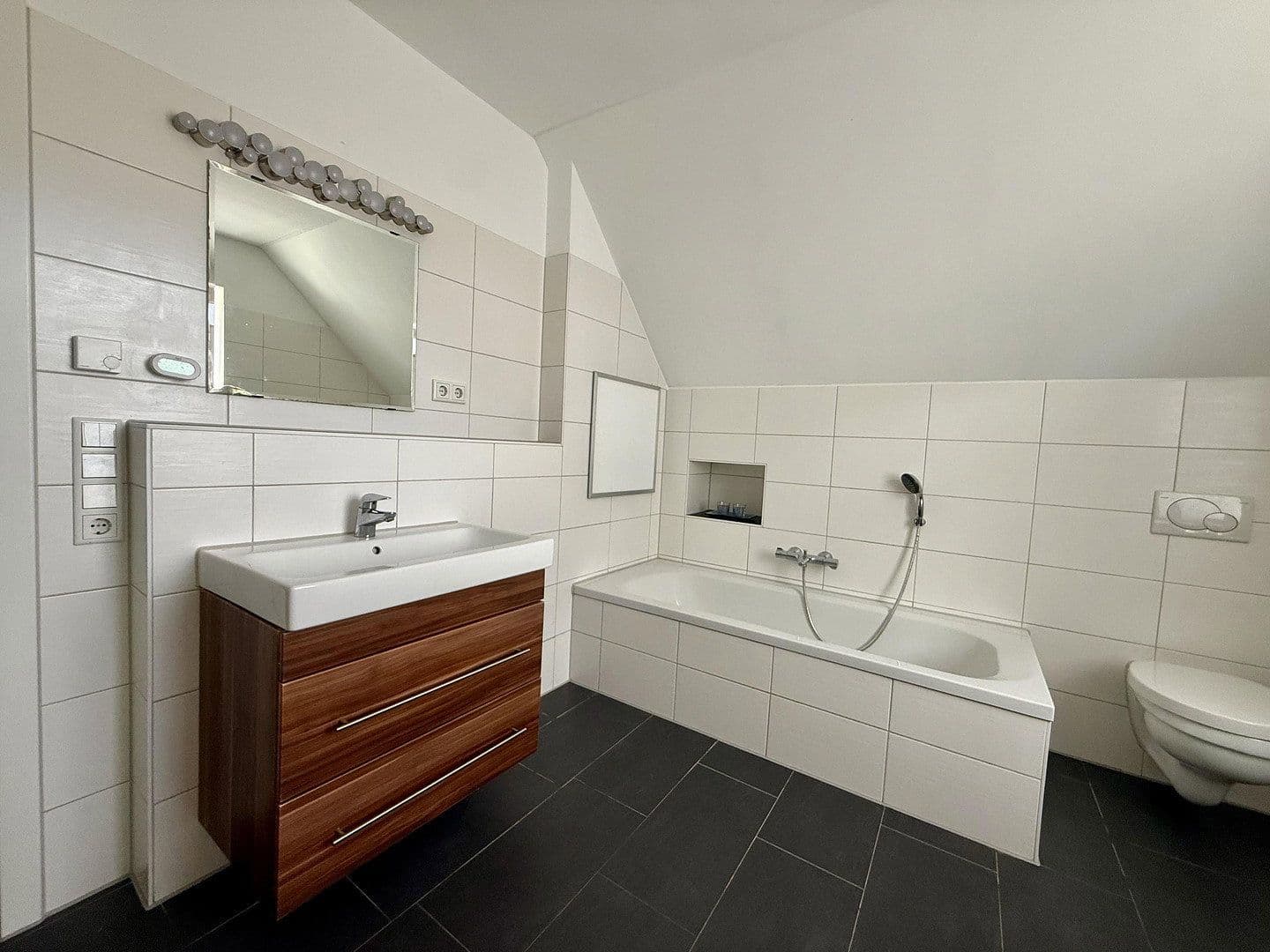 Prodej domu 125 m², pozemek 606 m², Oberschweinbach, Bavorsko Prodej domu 125 m², pozemek 606 m², Oberschweinbach, Bavorsko