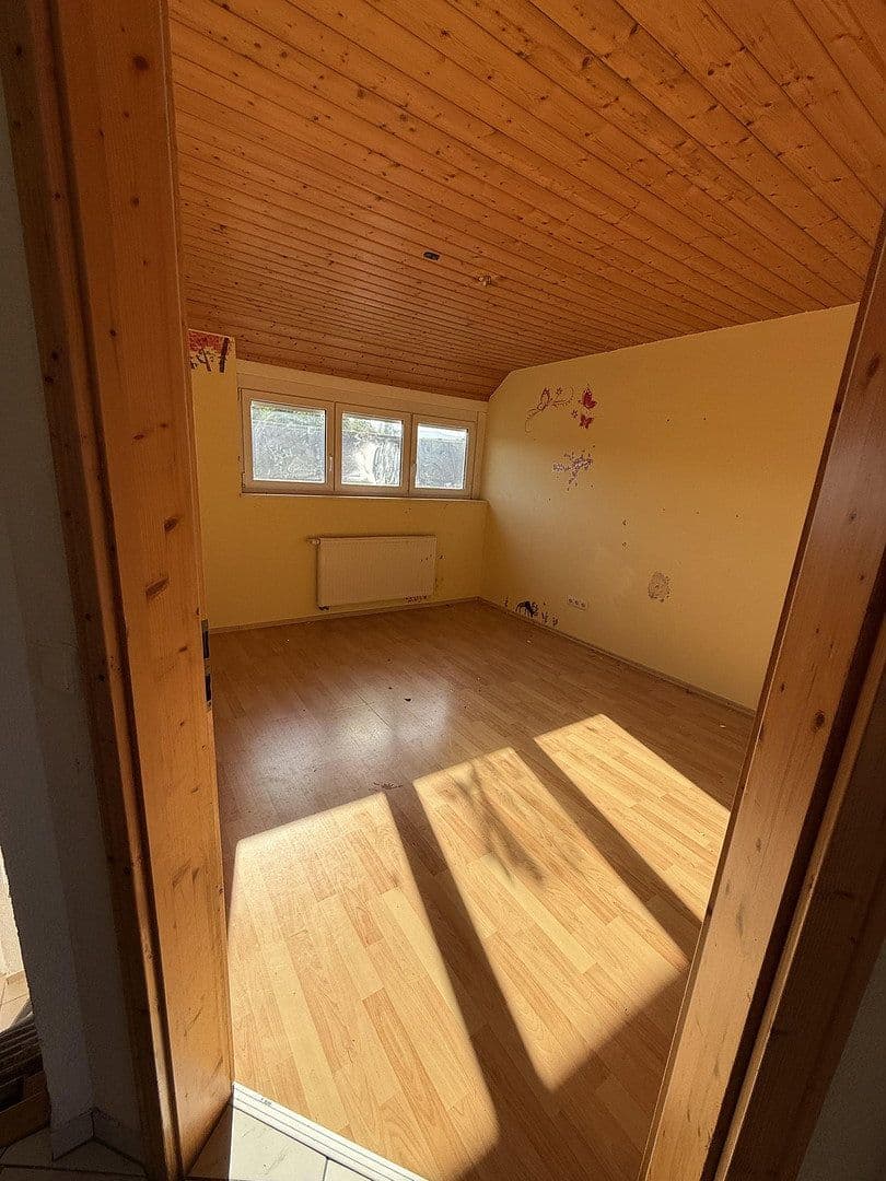 Prodej domu 110 m², pozemek 580 m², Danzinerstraße 8, Heitersheim, Bádensko-Württembersko Prodej domu 110 m², pozemek 580 m², Danzinerstraße 8, Heitersheim, Bádensko-Württembersko