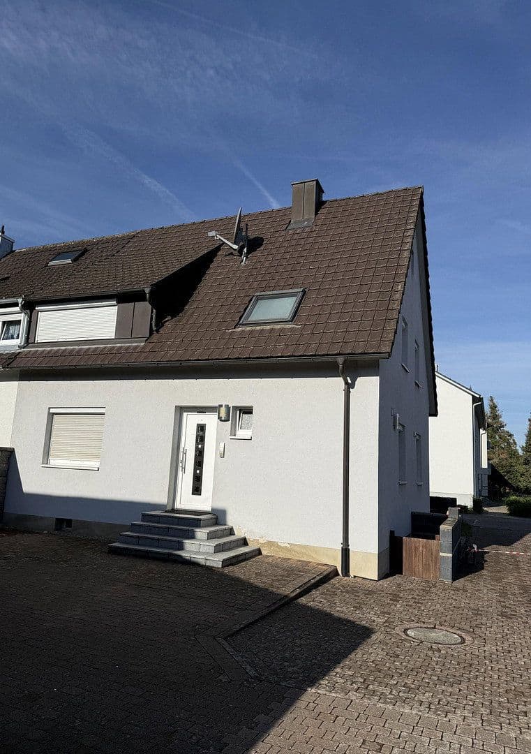 Prodej domu 110 m², pozemek 580 m², Danzinerstraße 8, Heitersheim, Bádensko-Württembersko Prodej domu 110 m², pozemek 580 m², Danzinerstraße 8, Heitersheim, Bádensko-Württembersko