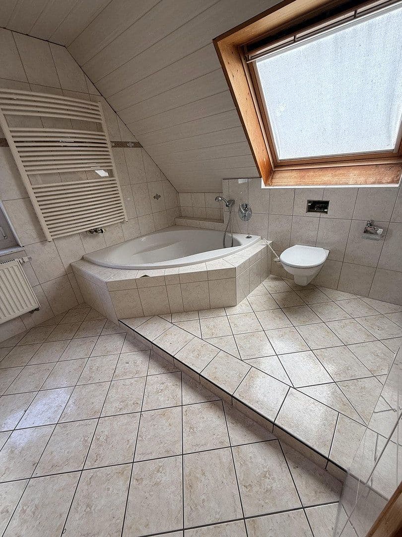 Prodej domu 110 m², pozemek 580 m², Danzinerstraße 8, Heitersheim, Bádensko-Württembersko Prodej domu 110 m², pozemek 580 m², Danzinerstraße 8, Heitersheim, Bádensko-Württembersko