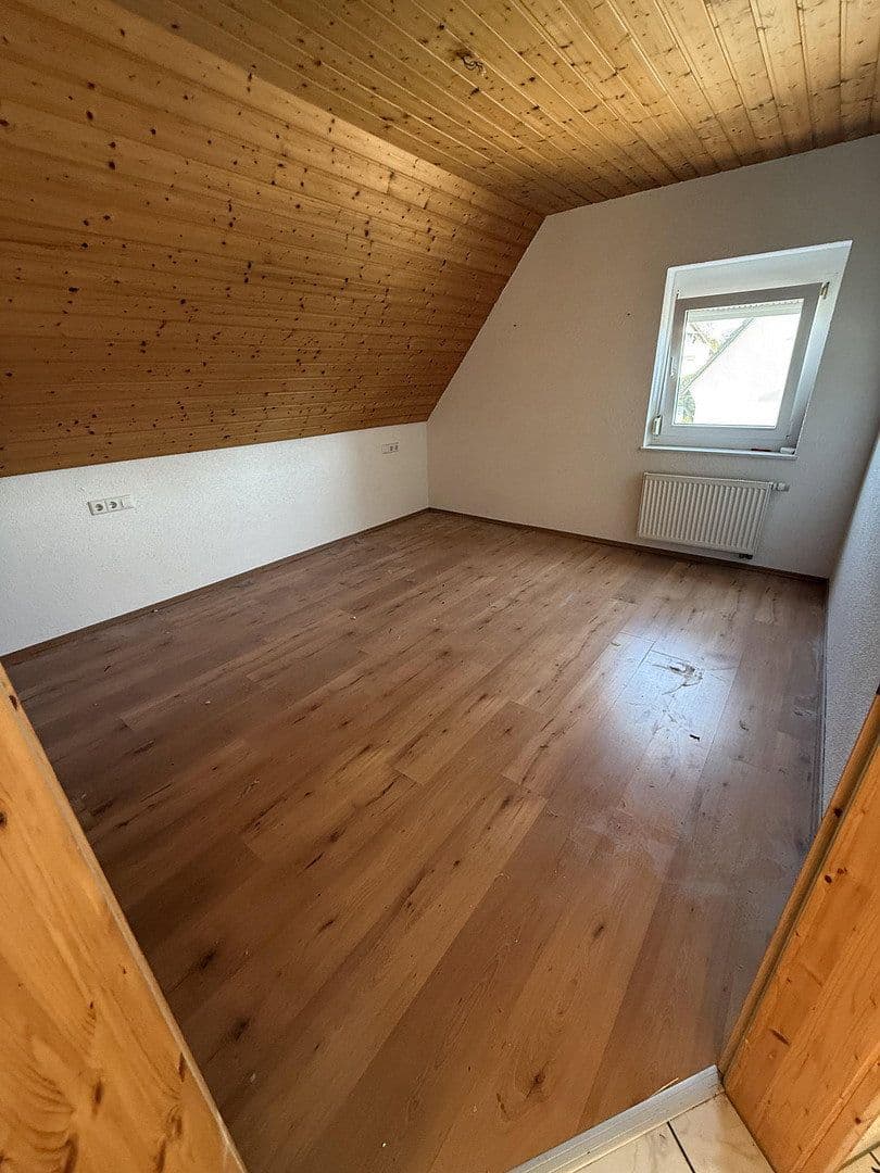 Prodej domu 110 m², pozemek 580 m², Danzinerstraße 8, Heitersheim, Bádensko-Württembersko Prodej domu 110 m², pozemek 580 m², Danzinerstraße 8, Heitersheim, Bádensko-Württembersko