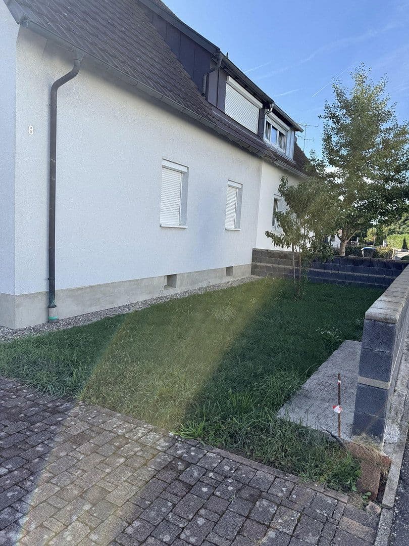 Prodej domu 110 m², pozemek 580 m², Danzinerstraße 8, Heitersheim, Bádensko-Württembersko Prodej domu 110 m², pozemek 580 m², Danzinerstraße 8, Heitersheim, Bádensko-Württembersko